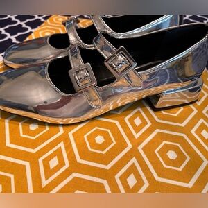 GB silver loafer. Size 8 1/2